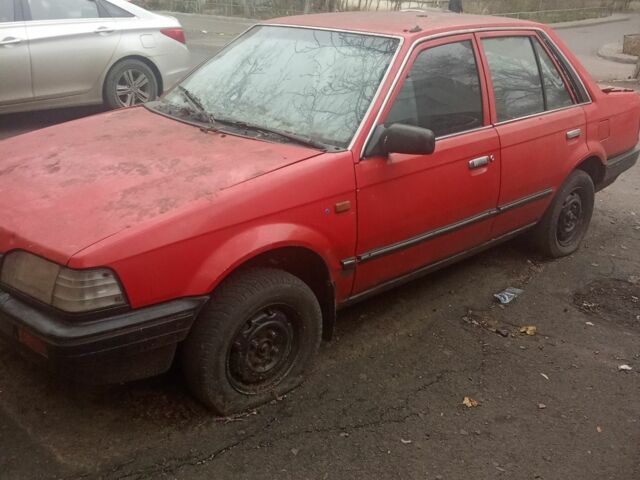 Красный Мазда 323, объемом двигателя 1.3 л и пробегом 300 тыс. км за 500 $, фото 1 на Automoto.ua