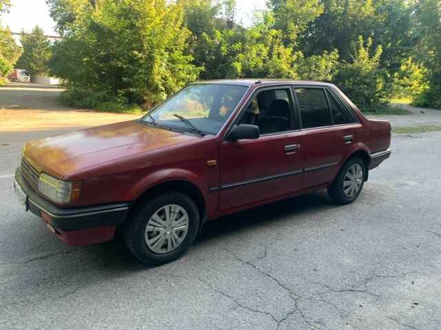 Красный Мазда 323, объемом двигателя 1.3 л и пробегом 450 тыс. км за 900 $, фото 1 на Automoto.ua