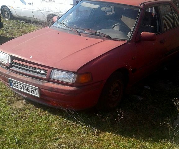 Красный Мазда 323, объемом двигателя 1.6 л и пробегом 500 тыс. км за 350 $, фото 1 на Automoto.ua