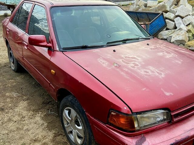 Красный Мазда 323, объемом двигателя 1.8 л и пробегом 200 тыс. км за 750 $, фото 1 на Automoto.ua