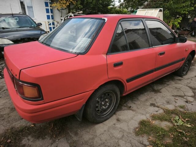 Красный Мазда 323, объемом двигателя 1.6 л и пробегом 500 тыс. км за 400 $, фото 1 на Automoto.ua