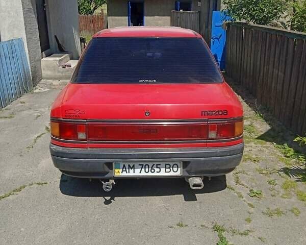 Красный Мазда 323, объемом двигателя 1.3 л и пробегом 327 тыс. км за 1100 $, фото 1 на Automoto.ua