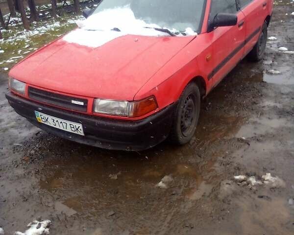 Красный Мазда 323, объемом двигателя 1.5 л и пробегом 180 тыс. км за 850 $, фото 1 на Automoto.ua