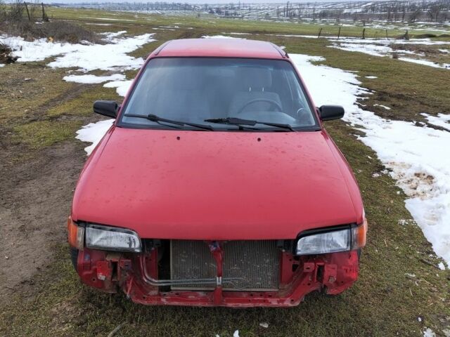 Червоний Мазда 323, об'ємом двигуна 2 л та пробігом 316 тис. км за 500 $, фото 1 на Automoto.ua