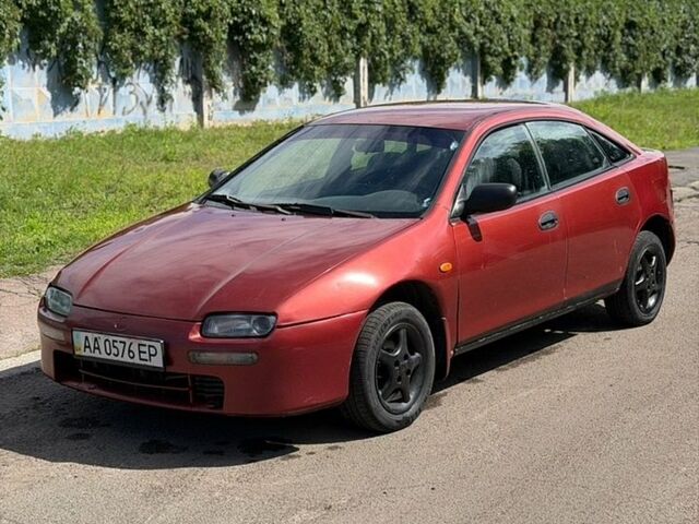 Красный Мазда 323, объемом двигателя 1.5 л и пробегом 333 тыс. км за 1500 $, фото 1 на Automoto.ua