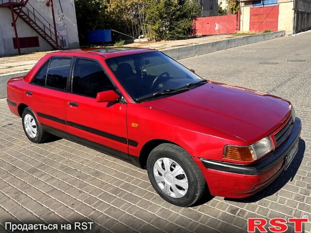 Красный Мазда 323, объемом двигателя 1.3 л и пробегом 200 тыс. км за 1350 $, фото 1 на Automoto.ua