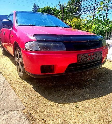 Красный Мазда 323, объемом двигателя 1.8 л и пробегом 300 тыс. км за 2300 $, фото 1 на Automoto.ua