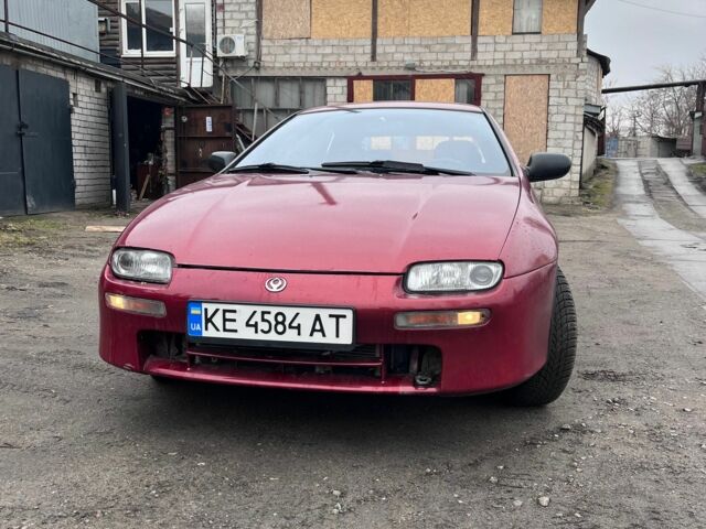 Красный Мазда 323, объемом двигателя 1.5 л и пробегом 380 тыс. км за 950 $, фото 1 на Automoto.ua