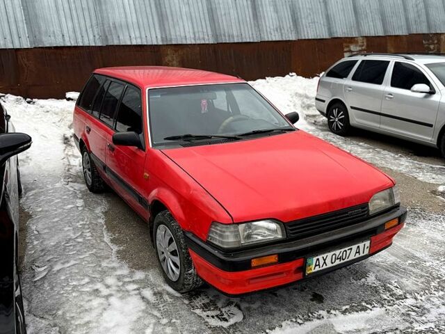 Красный Мазда 323, объемом двигателя 1.3 л и пробегом 200 тыс. км за 850 $, фото 1 на Automoto.ua