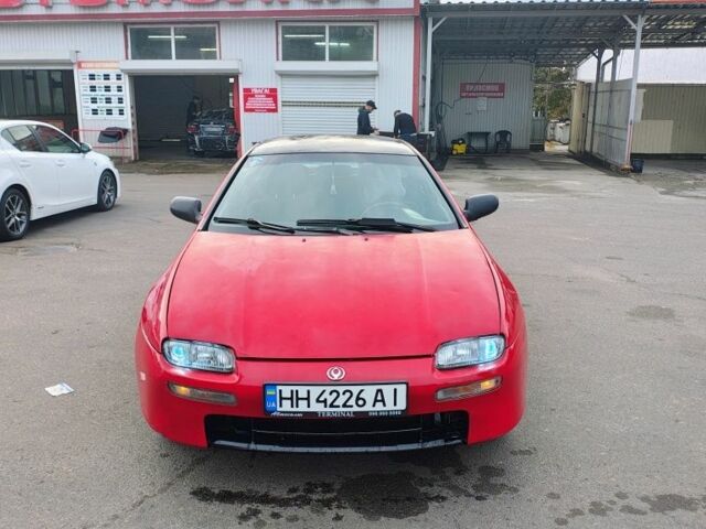 Красный Мазда 323, объемом двигателя 1.5 л и пробегом 270 тыс. км за 1500 $, фото 1 на Automoto.ua
