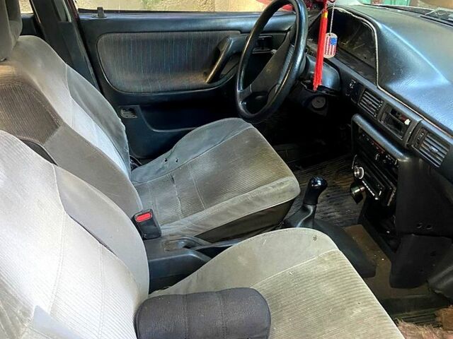 Мазда 323, объемом двигателя 1.8 л и пробегом 0 тыс. км за 700 $, фото 1 на Automoto.ua