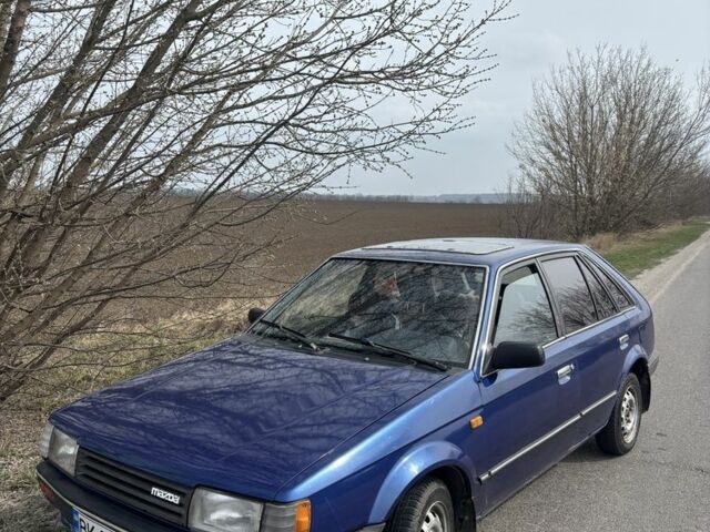 Синій Мазда 323, об'ємом двигуна 1.6 л та пробігом 300 тис. км за 600 $, фото 1 на Automoto.ua