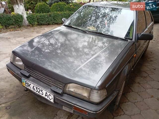 Синий Мазда 323, объемом двигателя 1.7 л и пробегом 370 тыс. км за 1000 $, фото 1 на Automoto.ua