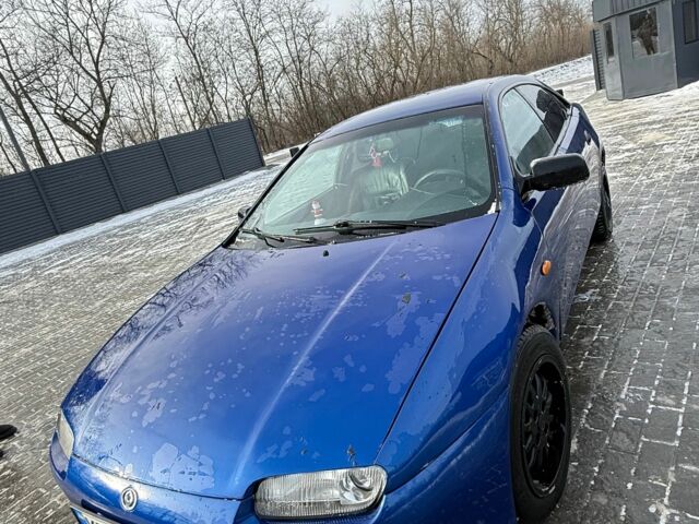 Синий Мазда 323, объемом двигателя 1.5 л и пробегом 250 тыс. км за 2500 $, фото 1 на Automoto.ua