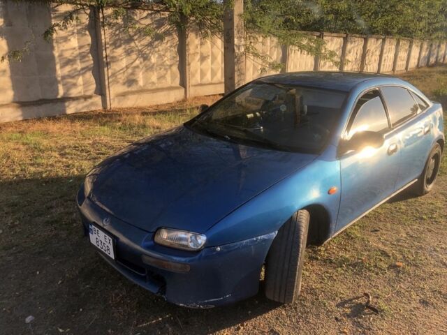 Синий Мазда 323, объемом двигателя 1.5 л и пробегом 388 тыс. км за 1700 $, фото 1 на Automoto.ua