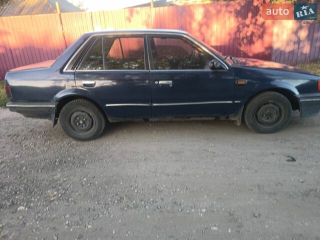 Синий Мазда 323, объемом двигателя 1.72 л и пробегом 300 тыс. км за 800 $, фото 1 на Automoto.ua