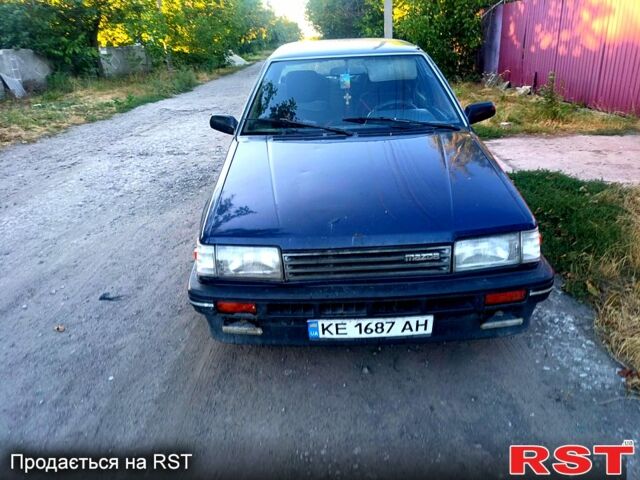 Синий Мазда 323, объемом двигателя 1.7 л и пробегом 300 тыс. км за 1000 $, фото 1 на Automoto.ua