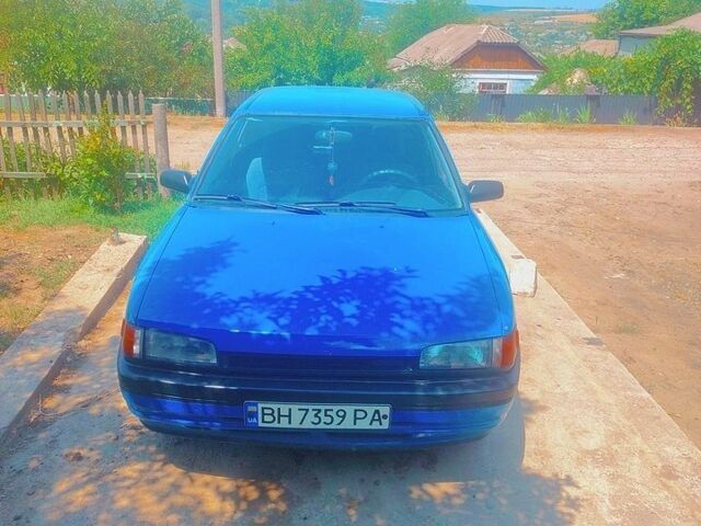 Синий Мазда 323, объемом двигателя 1.6 л и пробегом 300 тыс. км за 1250 $, фото 1 на Automoto.ua