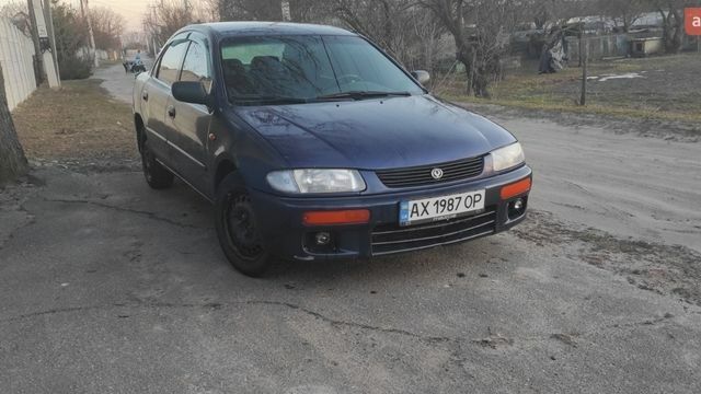 Синій Мазда 323, об'ємом двигуна 1.8 л та пробігом 350 тис. км за 1900 $, фото 1 на Automoto.ua