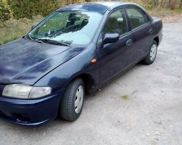 Синий Мазда 323, объемом двигателя 1.5 л и пробегом 294 тыс. км за 1100 $, фото 1 на Automoto.ua