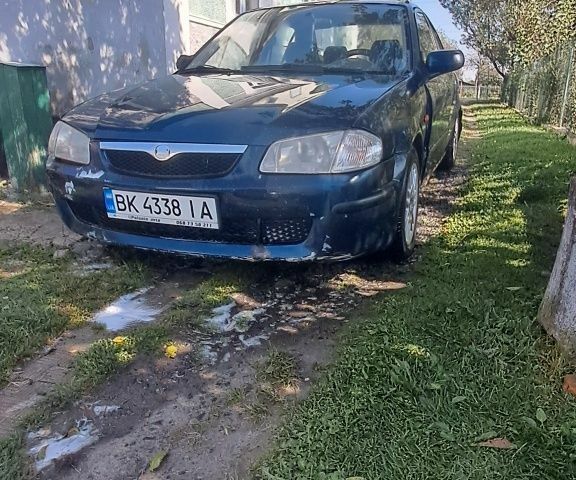 Синий Мазда 323, объемом двигателя 2 л и пробегом 310 тыс. км за 800 $, фото 1 на Automoto.ua