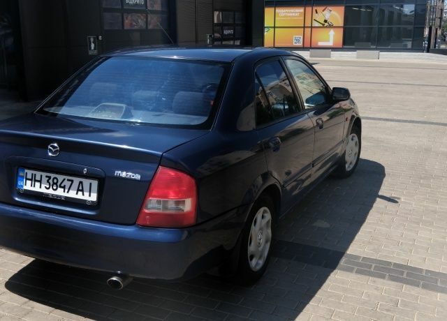 Синий Мазда 323, объемом двигателя 1.6 л и пробегом 300 тыс. км за 2000 $, фото 1 на Automoto.ua