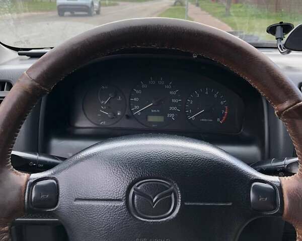 Зеленый Мазда 323, объемом двигателя 1.5 л и пробегом 290 тыс. км за 1500 $, фото 1 на Automoto.ua