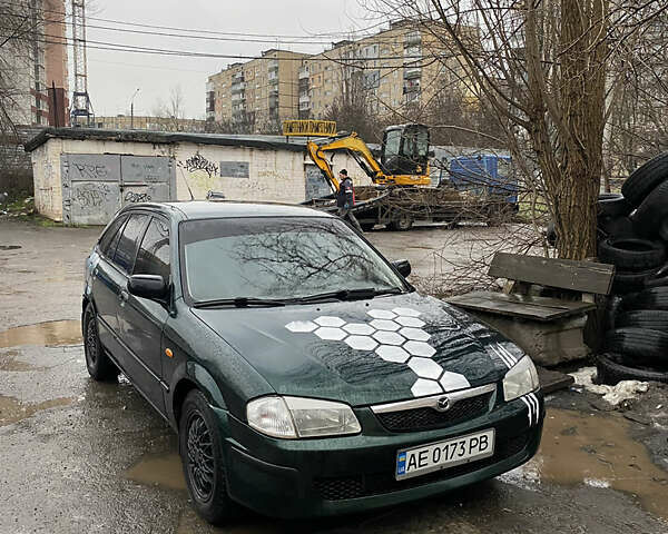 Зеленый Мазда 323, объемом двигателя 2 л и пробегом 400 тыс. км за 1000 $, фото 1 на Automoto.ua