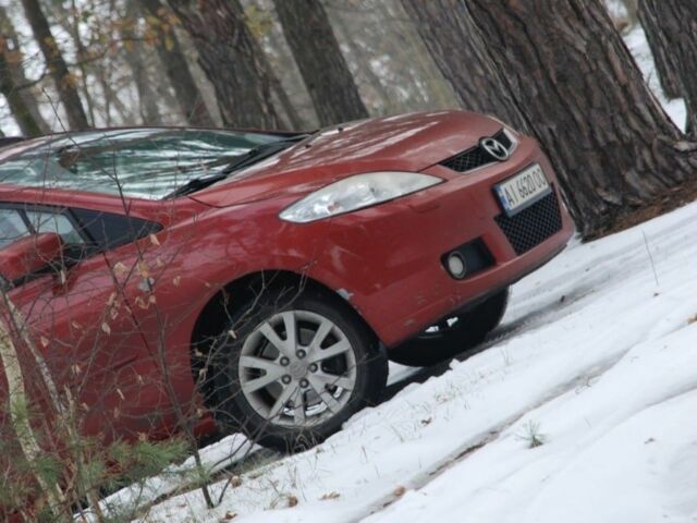 Красный Мазда 5, объемом двигателя 2 л и пробегом 300 тыс. км за 4200 $, фото 1 на Automoto.ua