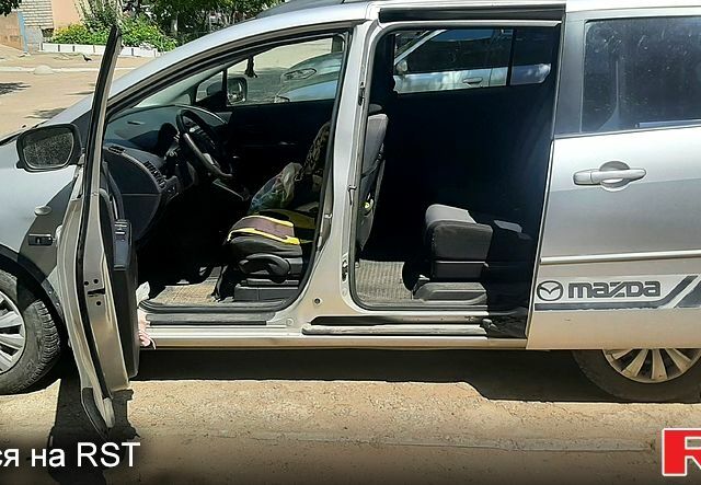 Серый Мазда 5, объемом двигателя 2 л и пробегом 285 тыс. км за 4500 $, фото 1 на Automoto.ua