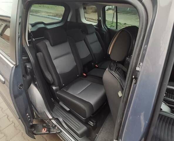 Серый Мазда 5, объемом двигателя 2 л и пробегом 249 тыс. км за 5500 $, фото 1 на Automoto.ua