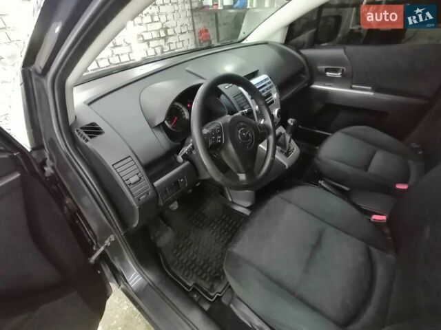 Сірий Мазда 5, об'ємом двигуна 2 л та пробігом 200 тис. км за 5000 $, фото 1 на Automoto.ua