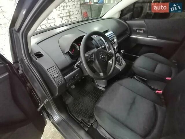 Серый Мазда 5, объемом двигателя 2 л и пробегом 200 тыс. км за 5000 $, фото 1 на Automoto.ua