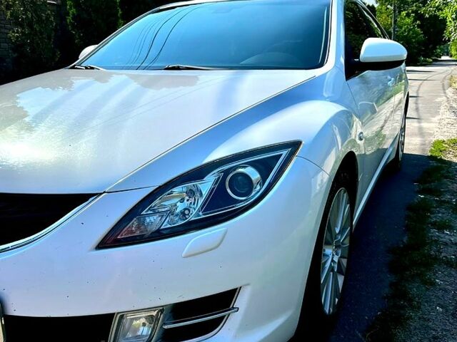Белый Мазда 6, объемом двигателя 2 л и пробегом 310 тыс. км за 7050 $, фото 1 на Automoto.ua