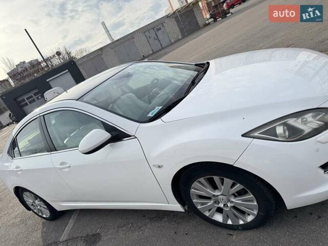 Белый Мазда 6, объемом двигателя 2 л и пробегом 317 тыс. км за 6500 $, фото 1 на Automoto.ua