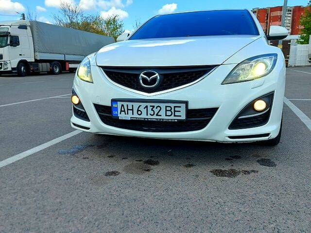 Белый Мазда 6, объемом двигателя 2 л и пробегом 282 тыс. км за 8500 $, фото 1 на Automoto.ua