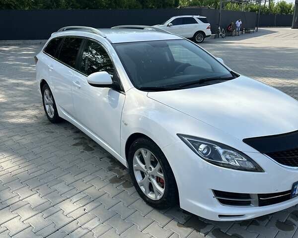 Белый Мазда 6, объемом двигателя 2 л и пробегом 252 тыс. км за 6900 $, фото 1 на Automoto.ua