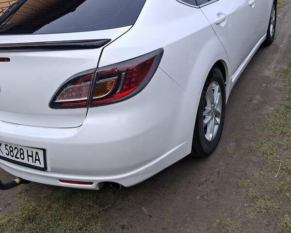 Белый Мазда 6, объемом двигателя 2.2 л и пробегом 305 тыс. км за 6500 $, фото 1 на Automoto.ua