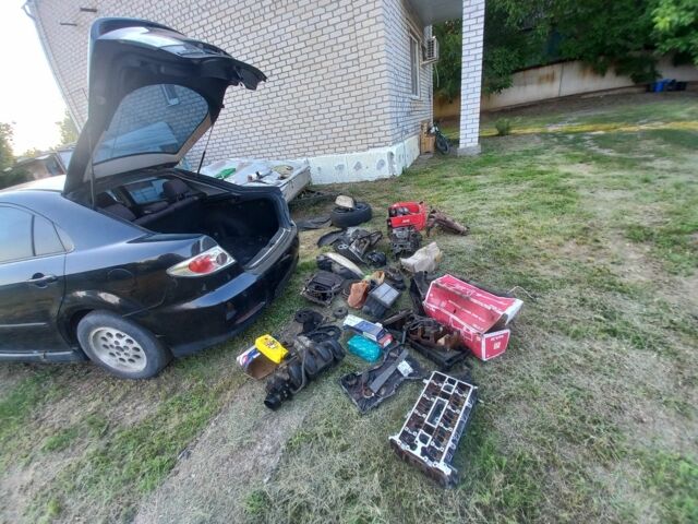 Черный Мазда 6, объемом двигателя 2 л и пробегом 200 тыс. км за 601 $, фото 1 на Automoto.ua