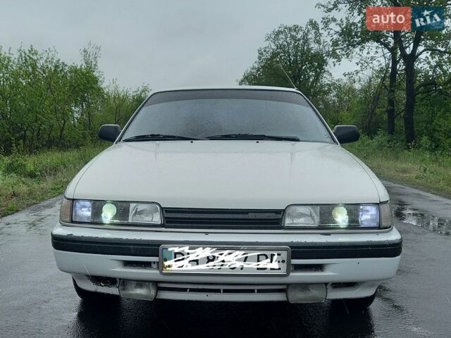 Белый Мазда 626, объемом двигателя 2 л и пробегом 307 тыс. км за 1500 $, фото 1 на Automoto.ua