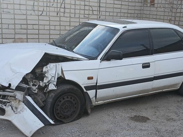 Белый Мазда 626, объемом двигателя 2 л и пробегом 395 тыс. км за 250 $, фото 1 на Automoto.ua