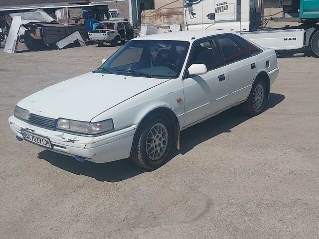 Белый Мазда 626, объемом двигателя 2 л и пробегом 550 тыс. км за 950 $, фото 1 на Automoto.ua