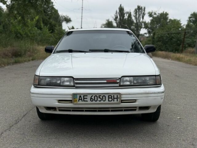 Белый Мазда 626, объемом двигателя 2 л и пробегом 470 тыс. км за 999 $, фото 1 на Automoto.ua