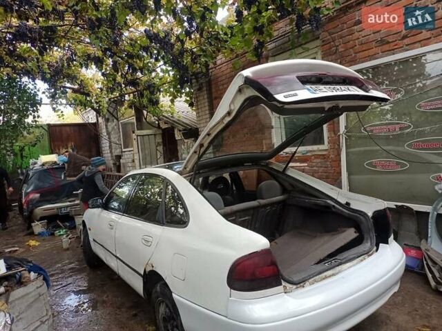 Білий Мазда 626, об'ємом двигуна 2 л та пробігом 350 тис. км за 1000 $, фото 1 на Automoto.ua