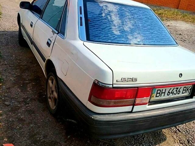 Белый Мазда 626, объемом двигателя 1.8 л и пробегом 0 тыс. км за 650 $, фото 1 на Automoto.ua