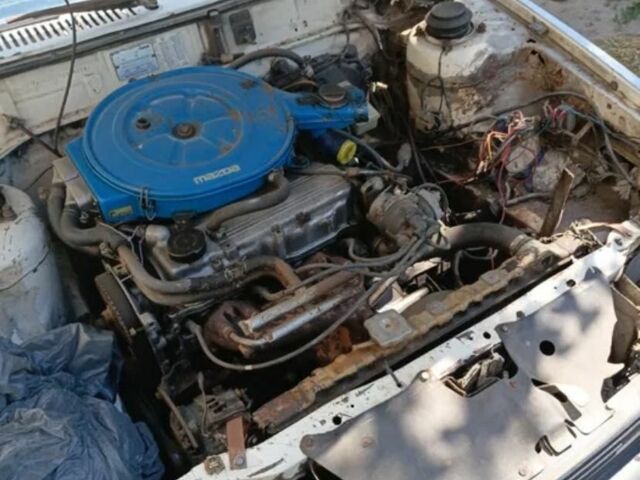 Білий Мазда 626, об'ємом двигуна 2 л та пробігом 300 тис. км за 400 $, фото 1 на Automoto.ua