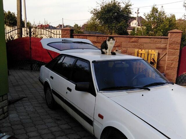 Белый Мазда 626, объемом двигателя 2 л и пробегом 130 тыс. км за 1100 $, фото 1 на Automoto.ua