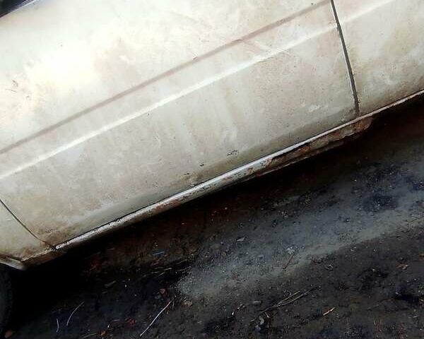 Белый Мазда 626, объемом двигателя 1.6 л и пробегом 430 тыс. км за 500 $, фото 1 на Automoto.ua