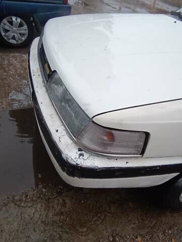 Білий Мазда 626, об'ємом двигуна 2.18 л та пробігом 300 тис. км за 1100 $, фото 1 на Automoto.ua