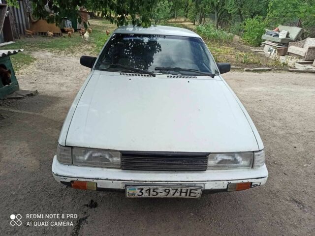 Белый Мазда 626, объемом двигателя 2 л и пробегом 380 тыс. км за 600 $, фото 1 на Automoto.ua